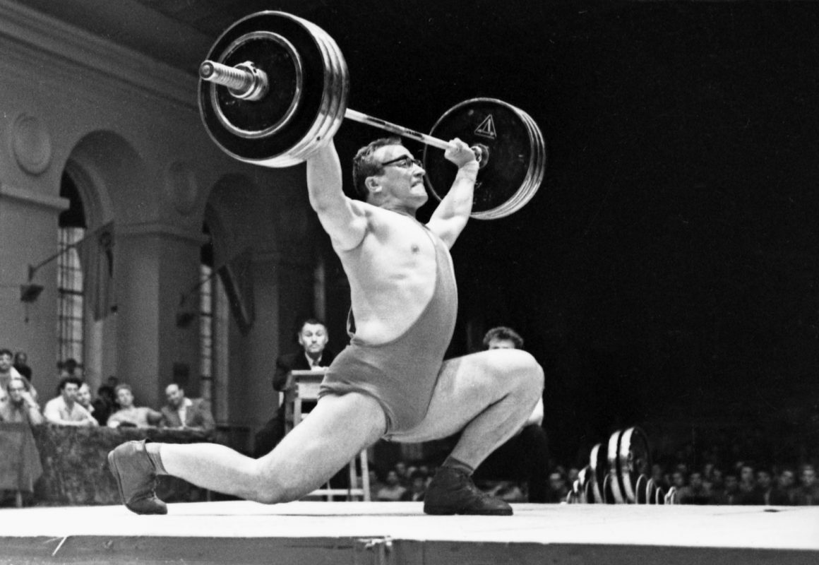 Раскрытие жизни и карьеры Юрия Власова: олимпийской легенды тяжелой атлетики